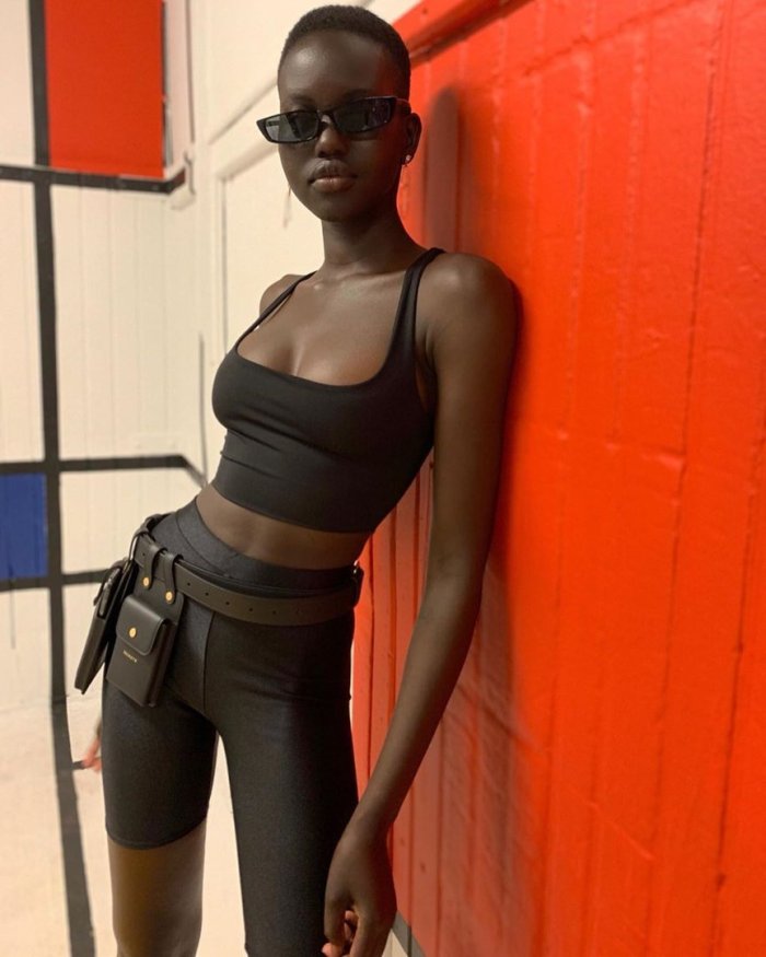 Темнокожая девушка в Топе