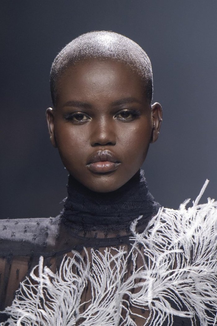 Версаче адют Акеч