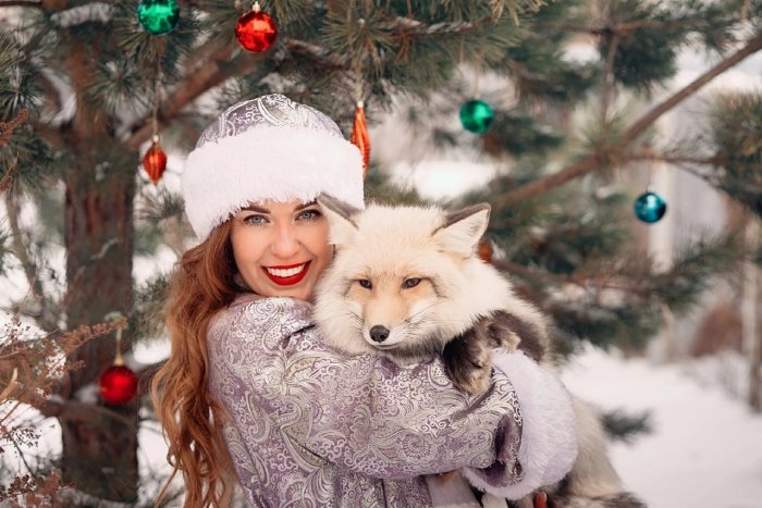 Новогодняя фотосессия с белой собакой