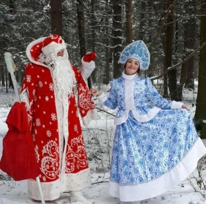 Дед Мороз и Снегурочка в лесу