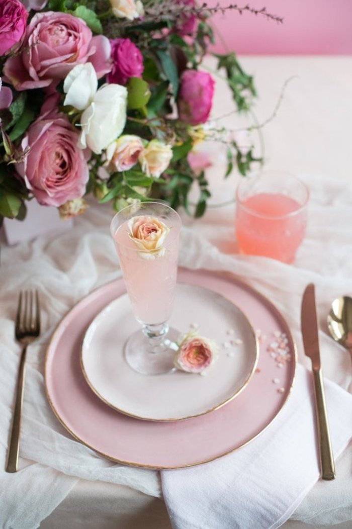 Розовая сервировка
