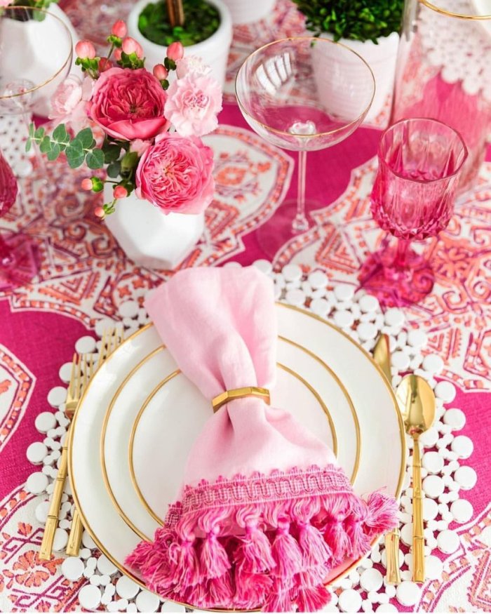 Сервировка стола скатерть