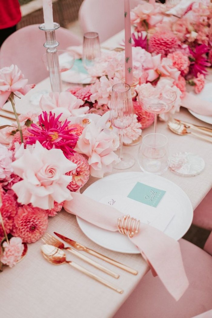 Розовая сервировка