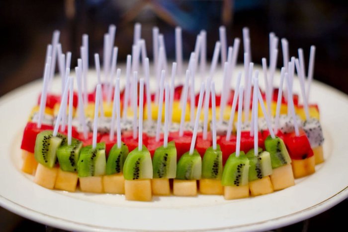 Канапе для фуршета фруктовые