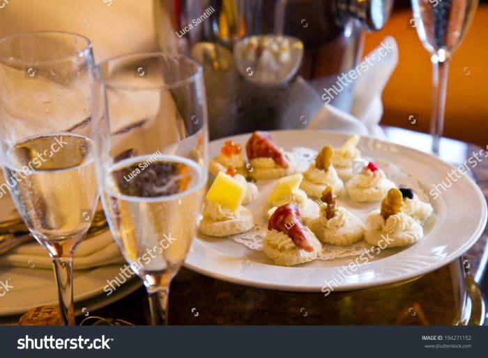 Шампанское и закуски