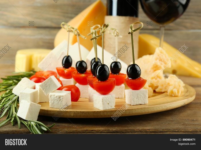 Канапе с сыром Фета и оливками