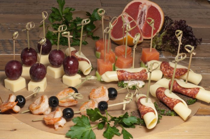 Закуски канапе на праздничный стол