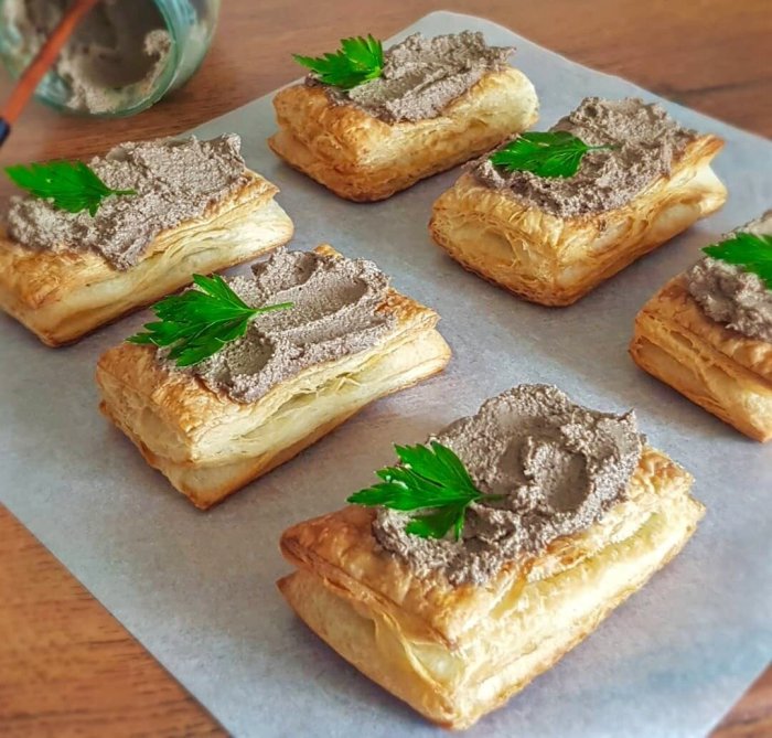 Бутерброды с печеночным паштетом