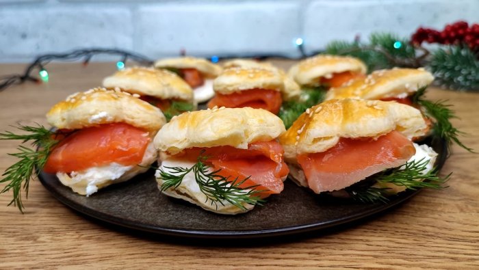 Тарталетки с форелью и творожным сыром
