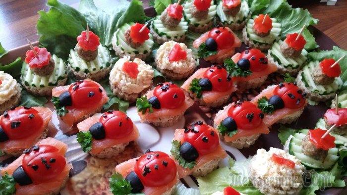 Бутерброды с красной рыбой Божьи коровки