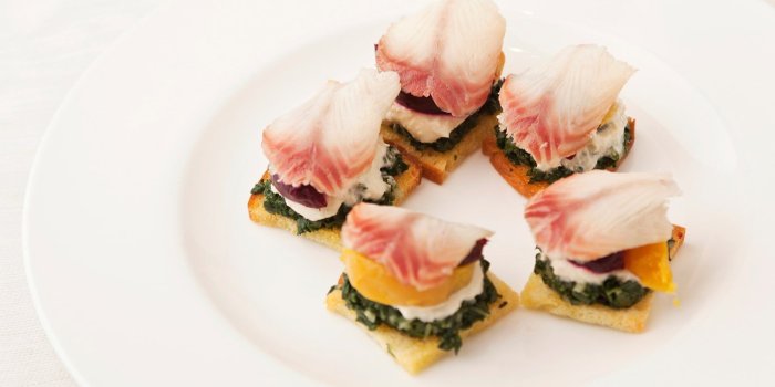 Канапе из угря копченого