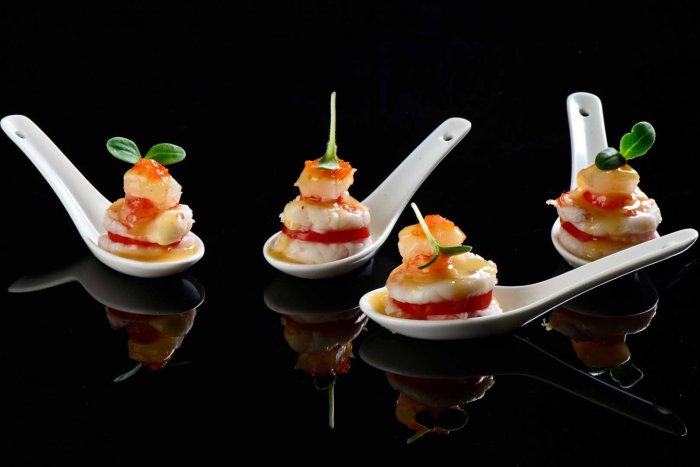 Канапе манго авокадо креветки