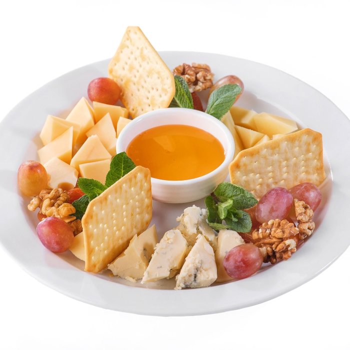 Сырная тарелка с медом