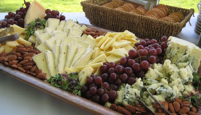 Украшение сырной тарелки