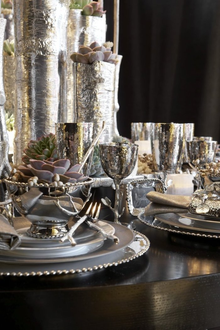 Сервировка с хрустальной посудой