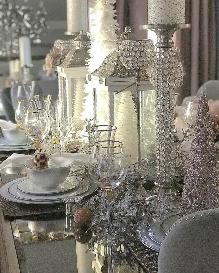Сервировка с хрустальной посудой