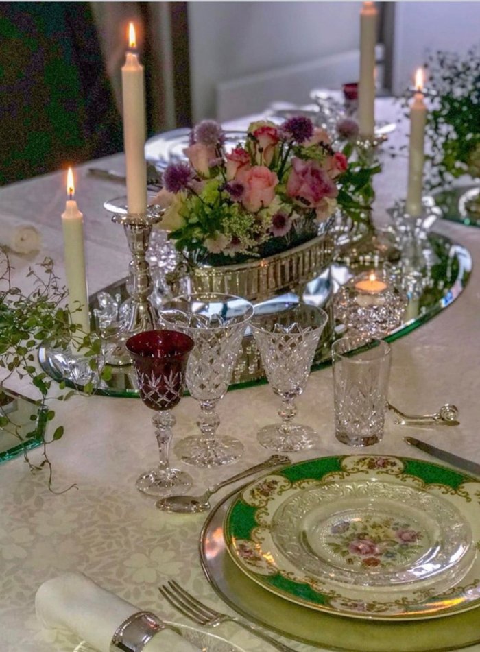 Сервировка стола с хрусталем