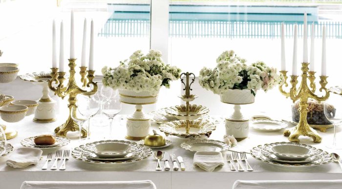 Красивая посуда на столе