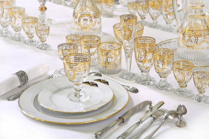 Стеклянная посуда для сервировки стола