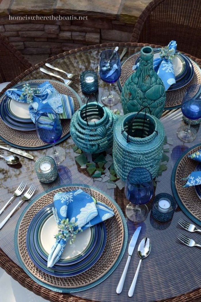 Сервировка стола синяя посуда