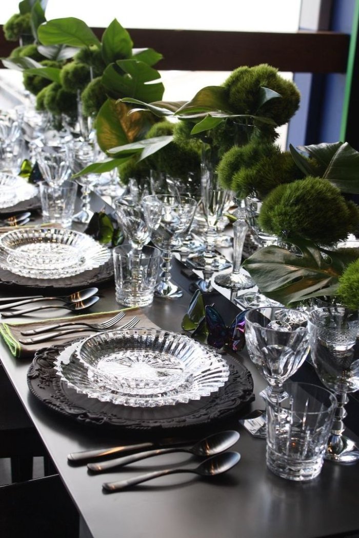 Сервировка стеклянного стола