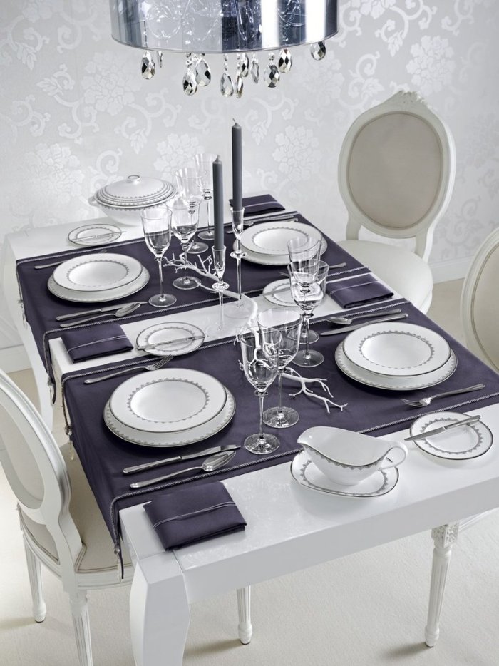 Сервировка стола в серых тонах