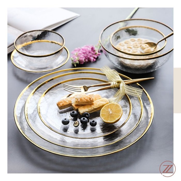 Современная посуда для сервировки