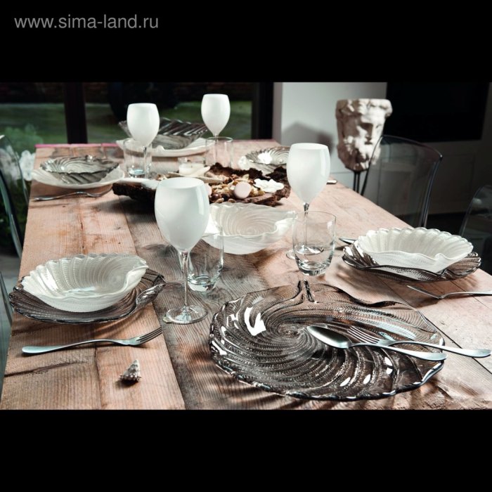 Сервировка с прозрачными тарелками