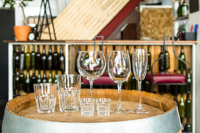 Стеклянная посуда для кафе