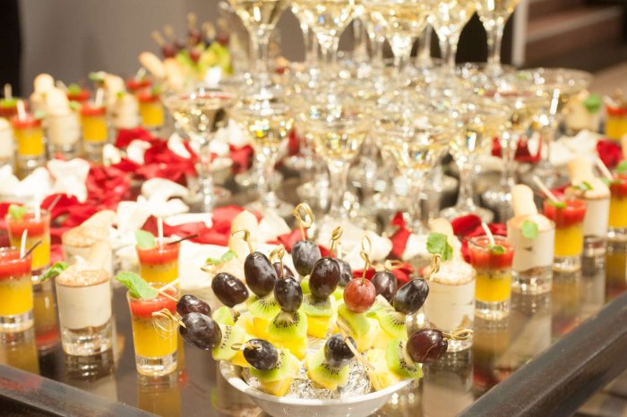 Банкет коктейль сервировка