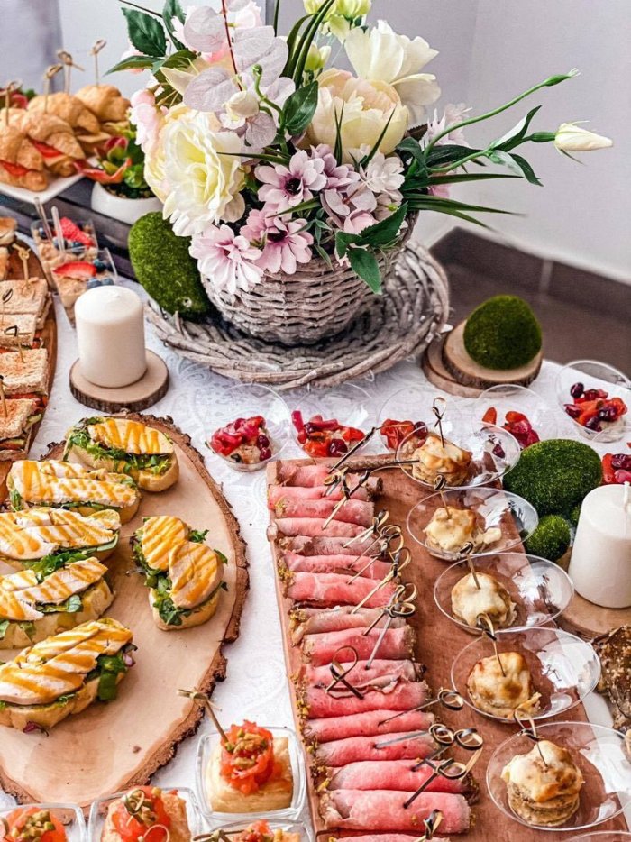 Красивый фуршетный стол