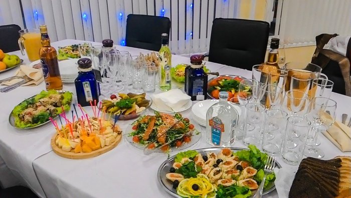 Стол на корпоратив в офисе