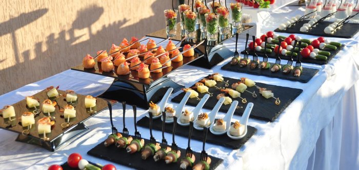 Свадебный фуршетный стол