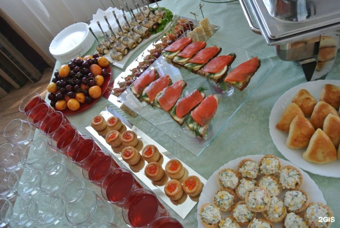 Оригинальный стол на день рождения