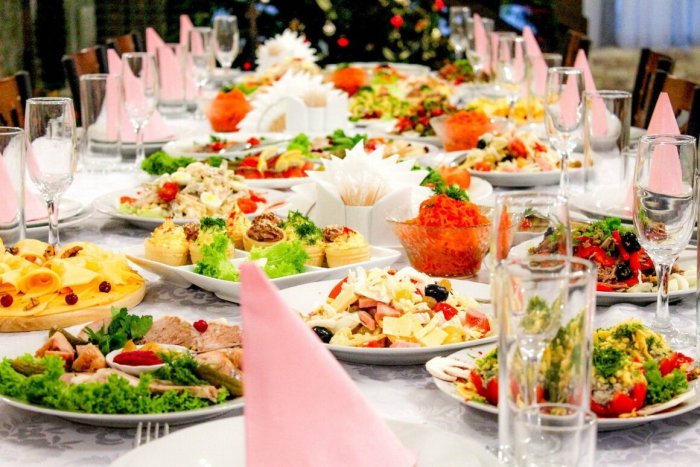 Красивый праздничный стол