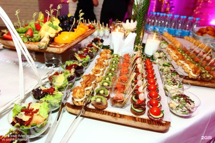 Фуршетный стол