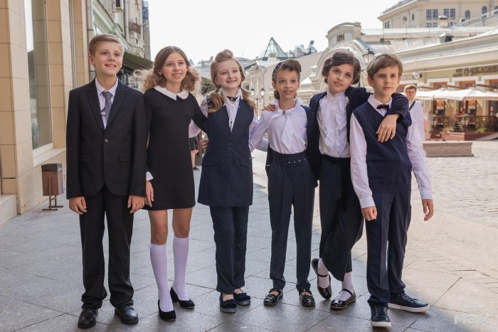 Школьники в форме
