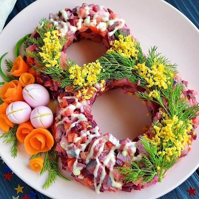 Необычное украшение салатов