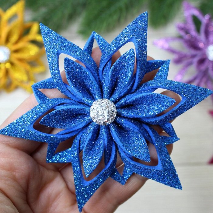 Новогодние игрушки из глиттерного фоамирана
