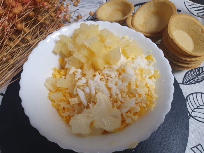 Закуска с ананасом