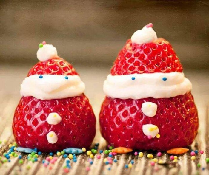 Новогодние закуски с клубникой