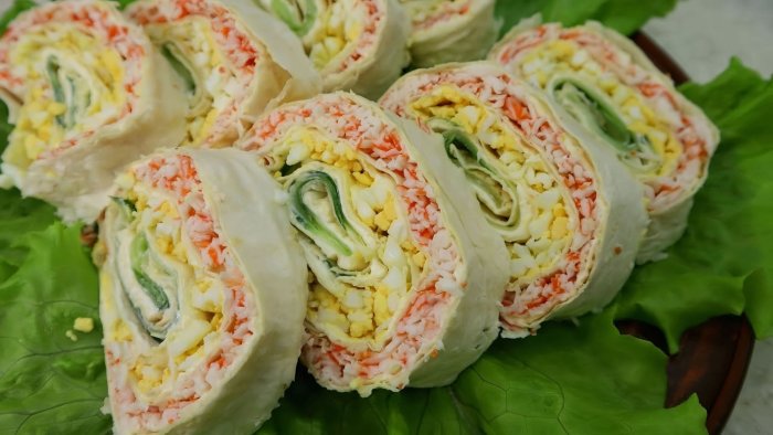 Рулетики с крабовыми палочками