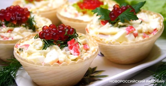 Тарталетки с крабовыми палочками яйцом