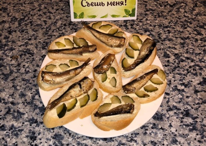 Тартинки со шпротами