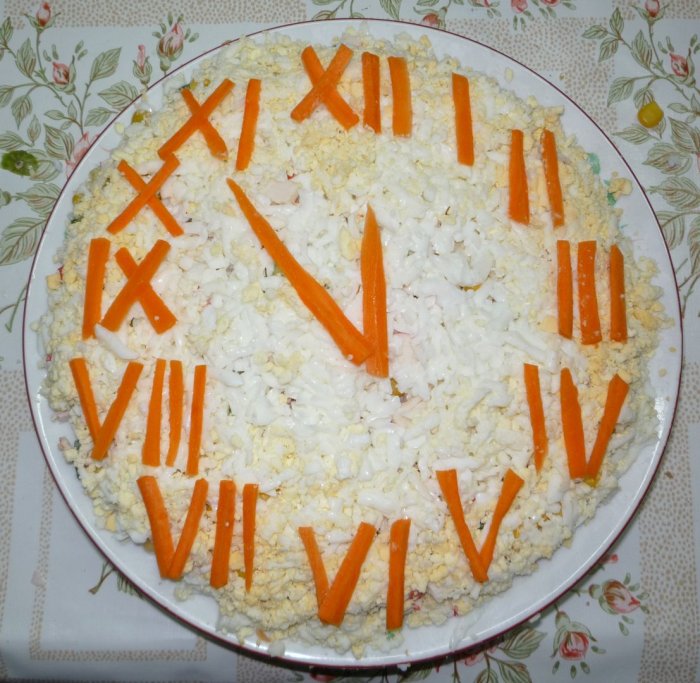 Салат в виде цифры 8