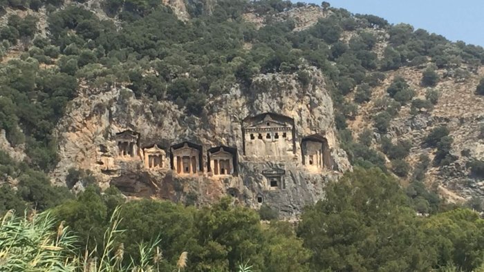 ЛИКИЙСКИЕ ГРОБНИЦЫ