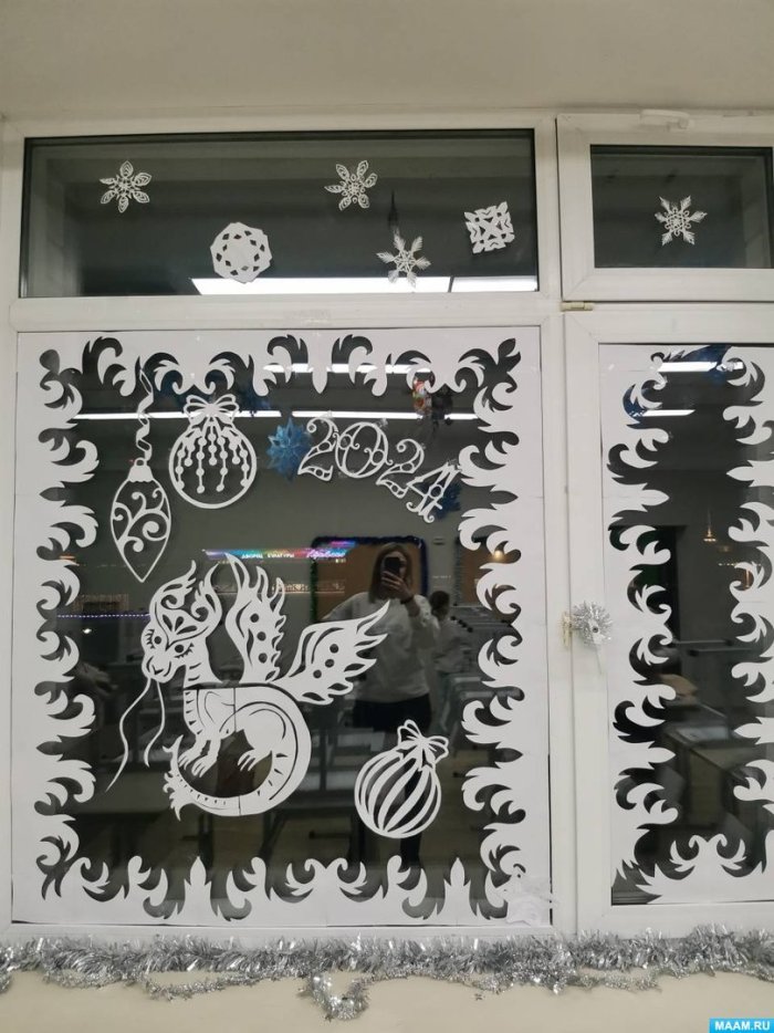 Украшение окон на Новый год дракона