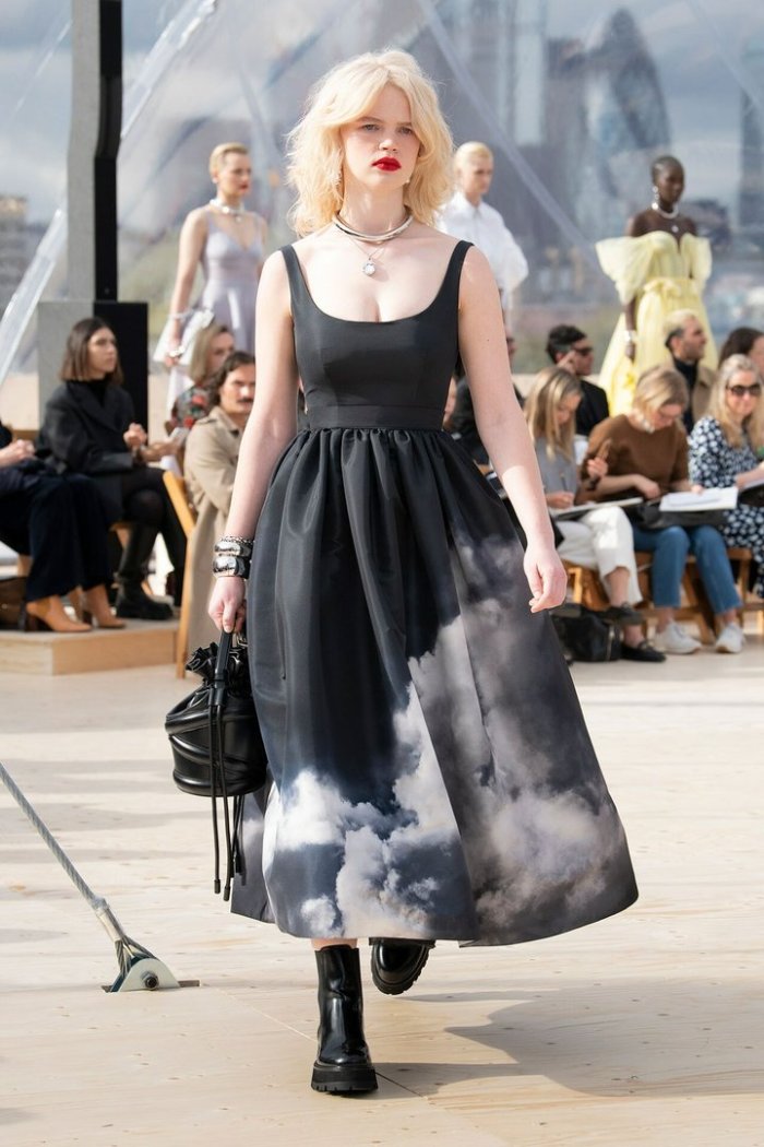 Alexander McQueen ВЕСНА-ЛЕТО 2022 READY-TO-WEAR