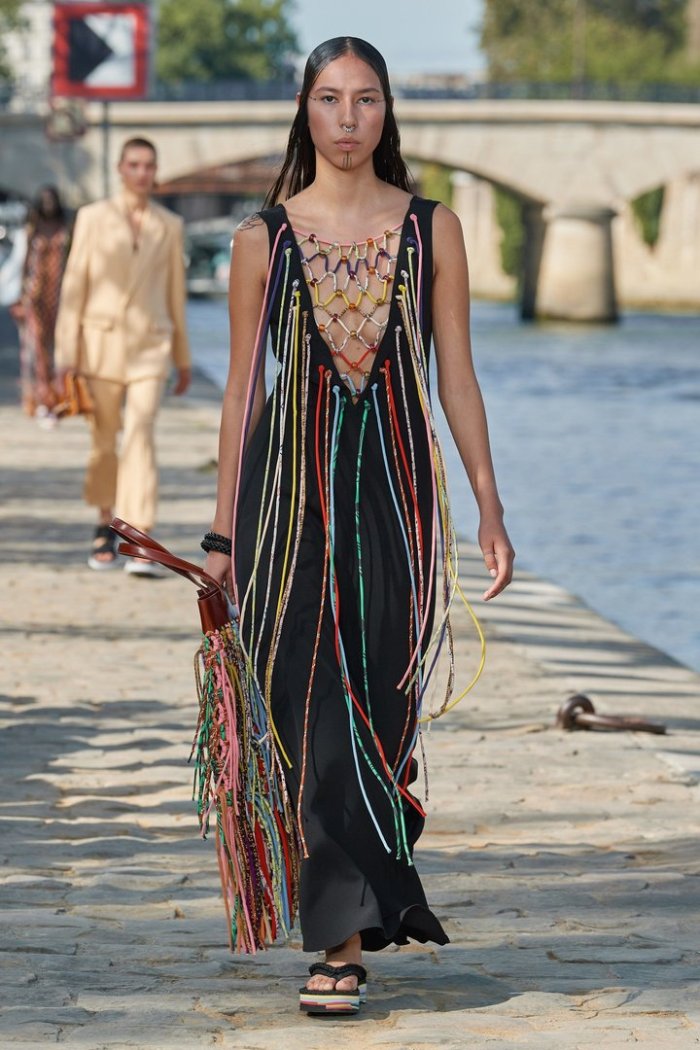 Chloé ВЕСНА-ЛЕТО 2022 READY-TO-WEAR