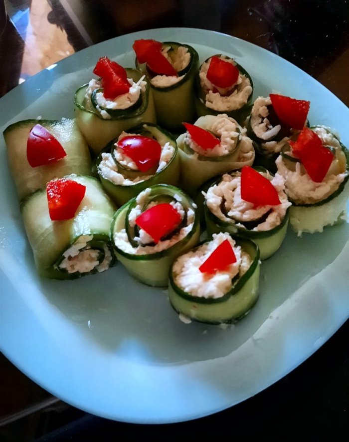 Закуска из огурца и творожного сыра